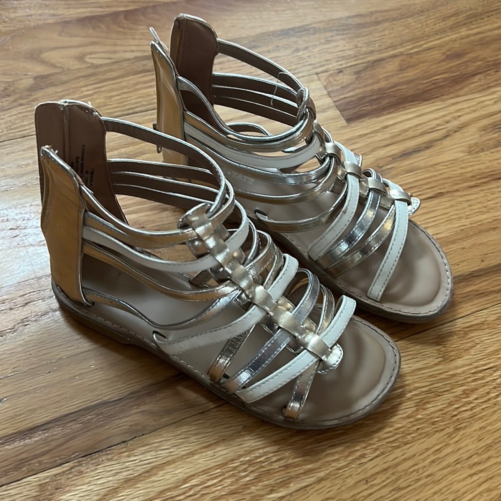 Girls Metallic zip up sandals, size 1